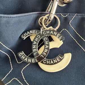 CHANEL Navy Blue Medium quilted Canvas Tote